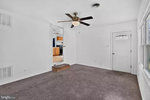 Living - 452 9th Ave, Lindenwold, NJ 08021 photo 3 of 3