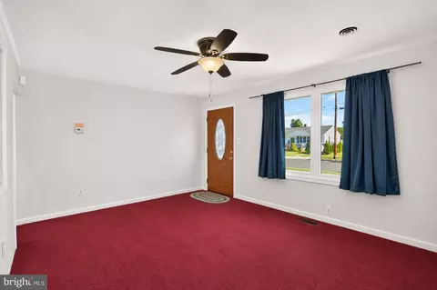 Living - 452 9th Ave, Lindenwold, NJ 08021 photo 1 of 3