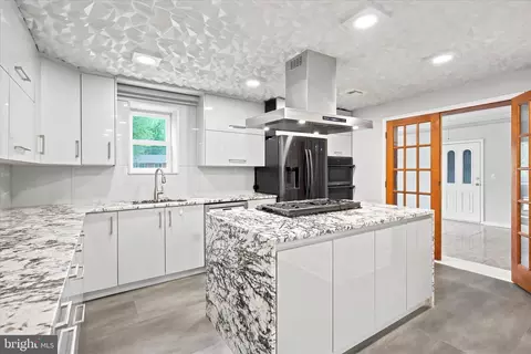 926 Mercer St, Cherry Hill, NJ 08002
