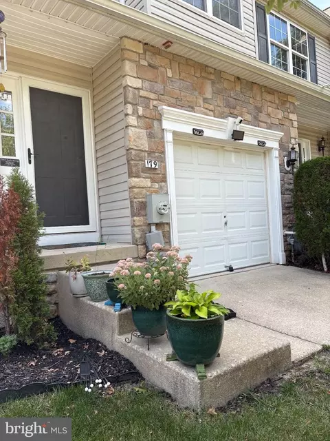 179 Hidden Dr, Blackwood, NJ 08012