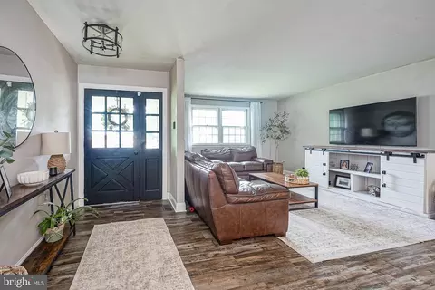 Entry Way - 2 Broadview Ave, Berlin, NJ 08009 photo 1 of 5