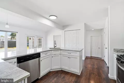 Entry Way - 3 Hampton Rd, Clementon, NJ 08021 photo 6 of 17