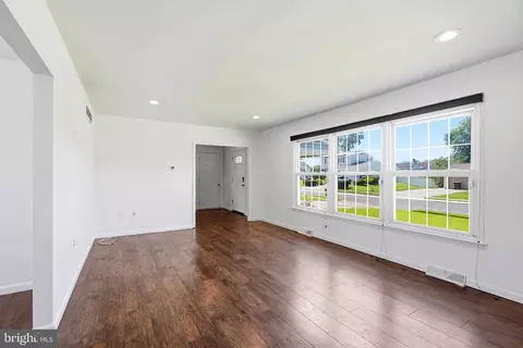 Living - 3 Hampton Rd, Clementon, NJ 08021 photo 4 of 8