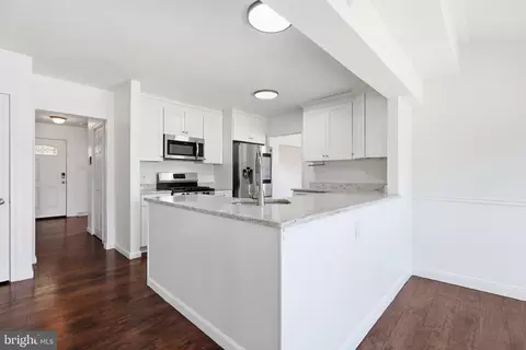 Entry Way - 3 Hampton Rd, Clementon, NJ 08021 photo 9 of 17