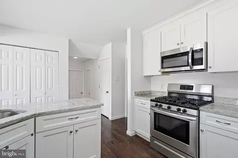 Entry Way - 3 Hampton Rd, Clementon, NJ 08021 photo 7 of 17