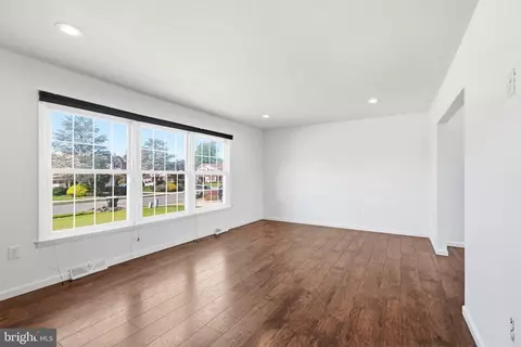 Living - 3 Hampton Rd, Clementon, NJ 08021 photo 2 of 8