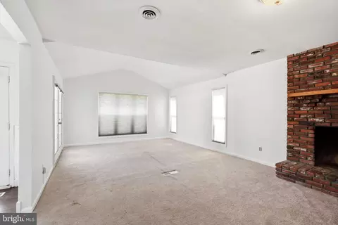 Living - 3 Hampton Rd, Clementon, NJ 08021 photo 5 of 8