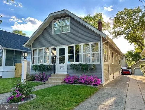 135 E Wayne Ter, Collingswood, NJ 08108