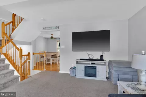 Entry Way - 105 Millstream Rd, Pine Hill, NJ 08021 photo 2 of 4