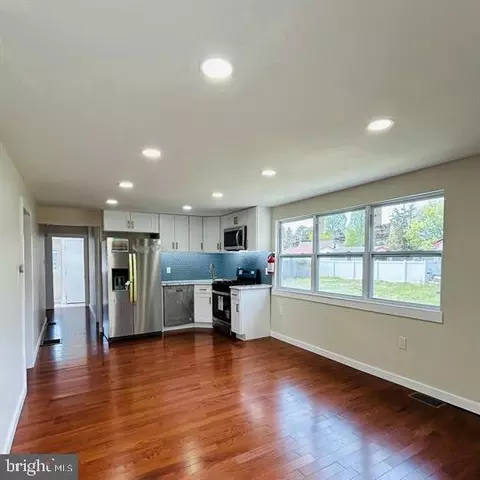 Living - 352 Roosevelt Ave, Lindenwold, NJ 08021 photo 1 of 3