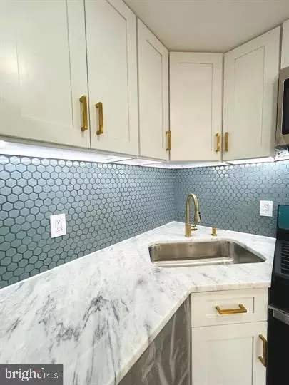 Kitchen - 352 Roosevelt Ave, Lindenwold, NJ 08021 photo 2 of 3