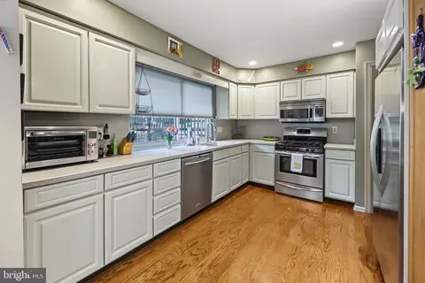 23 Goshawk Ct, Voorhees, NJ 08043