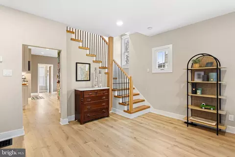 Entry Way - 1 Maple Ave, Haddon Township, NJ 08108 photo 4 of 14