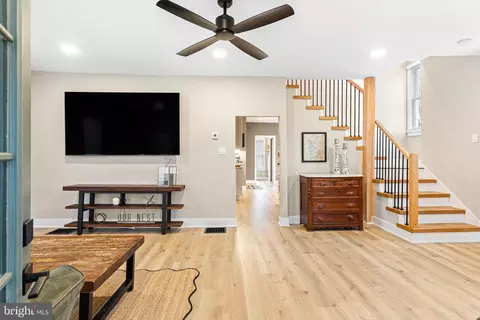 Entry Way - 1 Maple Ave, Haddon Township, NJ 08108 photo 5 of 14
