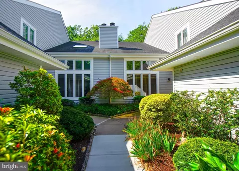 103 Sunshine Lakes Dr, Voorhees, NJ 08043
