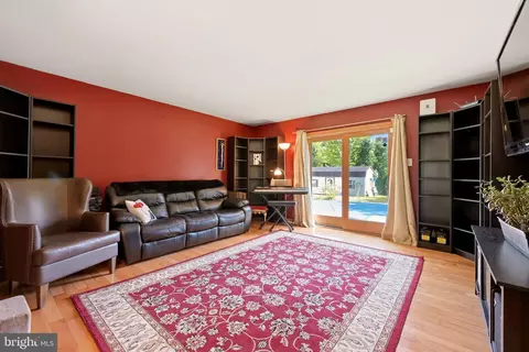 Living - 8 Naylor Ave, Clementon, NJ 08021 photo 1 of 3