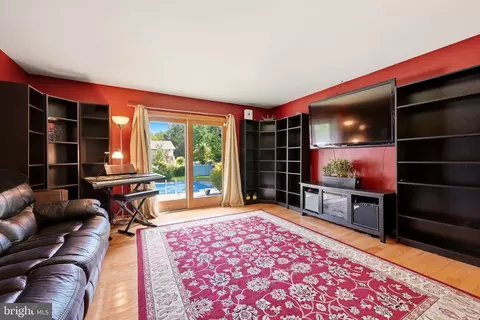 Living - 8 Naylor Ave, Clementon, NJ 08021 photo 3 of 3