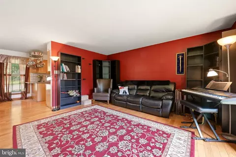 Living - 8 Naylor Ave, Clementon, NJ 08021 photo 2 of 3