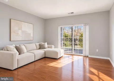 226 Breeders Cup Dr, Cherry Hill, NJ 08002