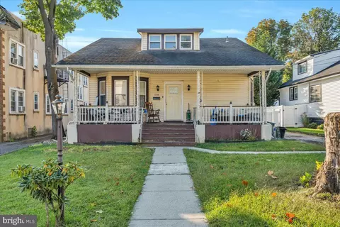 110 E Bettlewood Ave, Oaklyn, NJ 08107
