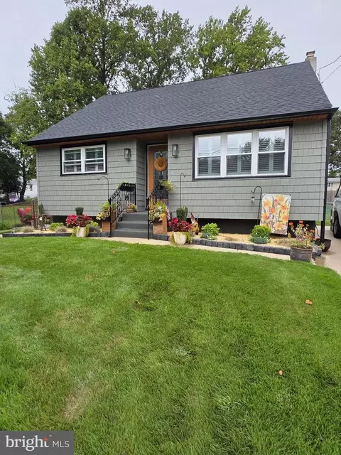221 Richmond Ave, Blackwood, NJ 08012