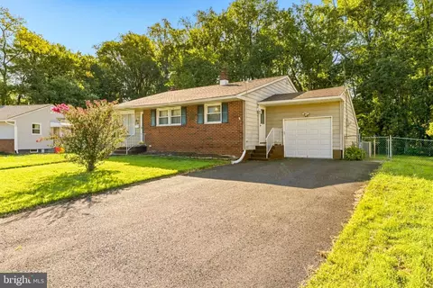 516 Beverly Dr, Magnolia, NJ 08049