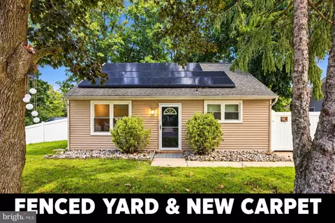 50 Cambridge Ave, Sicklerville, NJ 08081