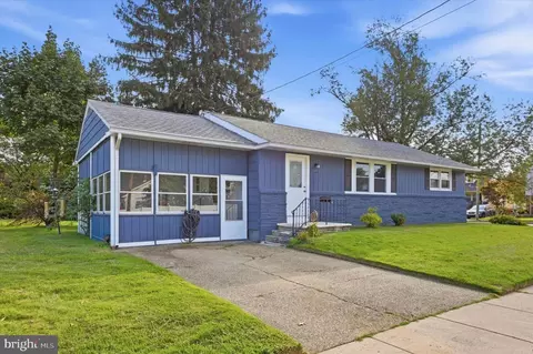 75 N Cedar Ave, Bellmawr, NJ 08031