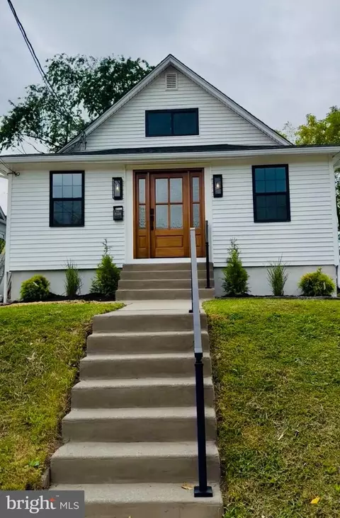 12 Page Ave, Barrington, NJ 08007
