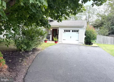 2 Benedette Dr, Waterford Works, NJ 08089
