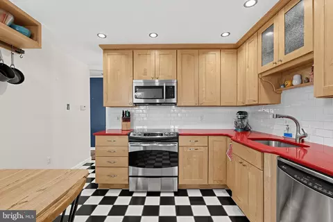 Kitchen - 336 10th Ave, Lindenwold, NJ 08021 photo 3 of 6