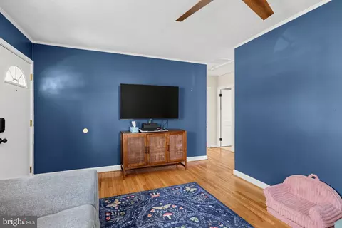 Entry Way - 336 10th Ave, Lindenwold, NJ 08021 photo 1 of 3