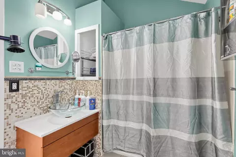 Bath - 336 10th Ave, Lindenwold, NJ 08021 photo 4 of 5