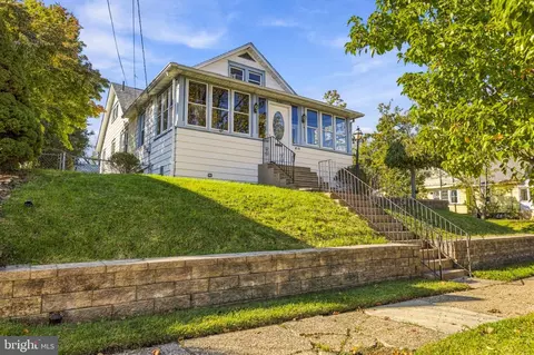 20 Lawrence Ave, Barrington, NJ 08007