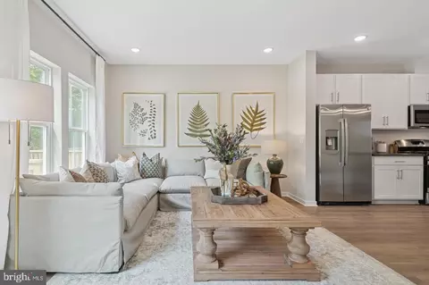 Entry Way - 43 Silverbell Ave, Berlin, NJ 08009 photo 4 of 13