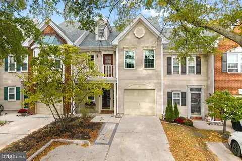 40 La Costa Dr, Blackwood, NJ 08012