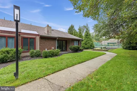 300 Uxbridge Dr, Cherry Hill, NJ 08034