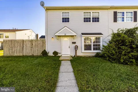 22 Lawrence Ct, Sicklerville, NJ 08081