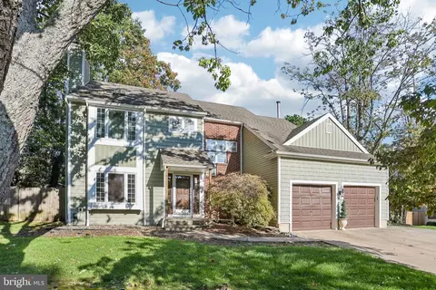 9 Glenforest Dr, Voorhees, NJ 08043