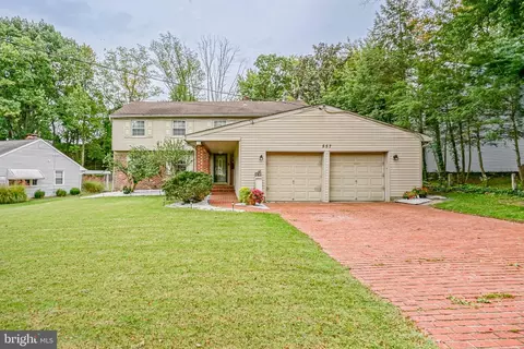 557 Covered Bridge Rd, Cherry Hill, NJ 08034