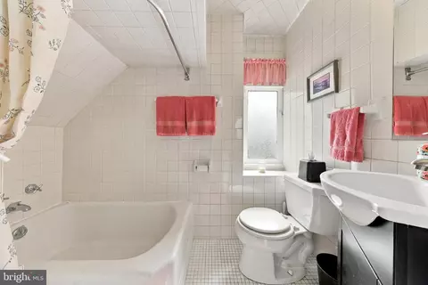 Bath - 406 Linden Ave, Haddonfield, NJ 08033 photo 1 of 2