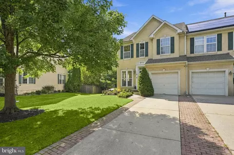 18 Bridle Ct, Cherry Hill, NJ 08003
