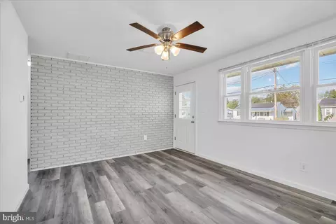 Living - 436 10th Ave, Lindenwold, NJ 08021 photo 1 of 2