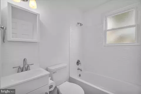 Bath - 436 10th Ave, Lindenwold, NJ 08021 photo 1 of 1