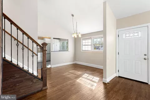 Entry Way - 405 Evesham Ave, Magnolia, NJ 08049 photo 2 of 3