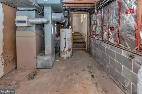 Entry Way - 16 Constitution Rd, Clementon, NJ 08021 photo 7 of 9