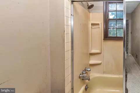 Bath - 16 Constitution Rd, Clementon, NJ 08021 photo 6 of 6