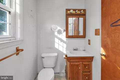 Bath - 16 Constitution Rd, Clementon, NJ 08021 photo 2 of 6