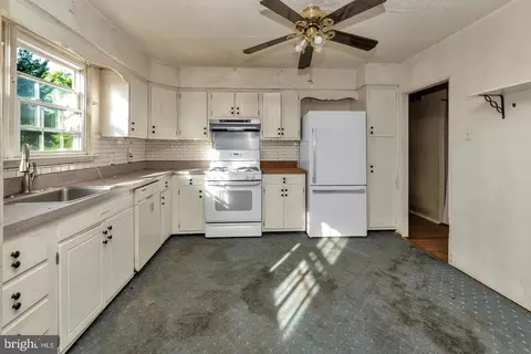 Kitchen - 16 Constitution Rd, Clementon, NJ 08021 photo 4 of 4