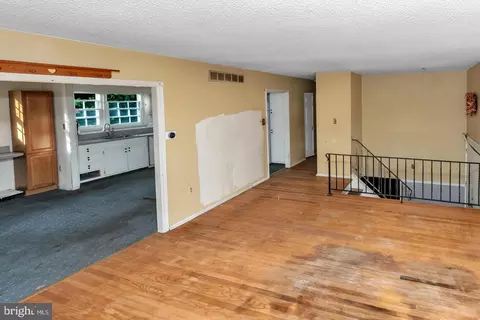 Living - 16 Constitution Rd, Clementon, NJ 08021 photo 6 of 13